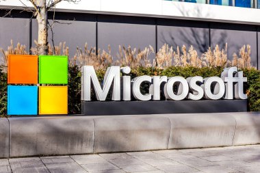 Ofis Binası, Münih Almanya Microsoft logosu