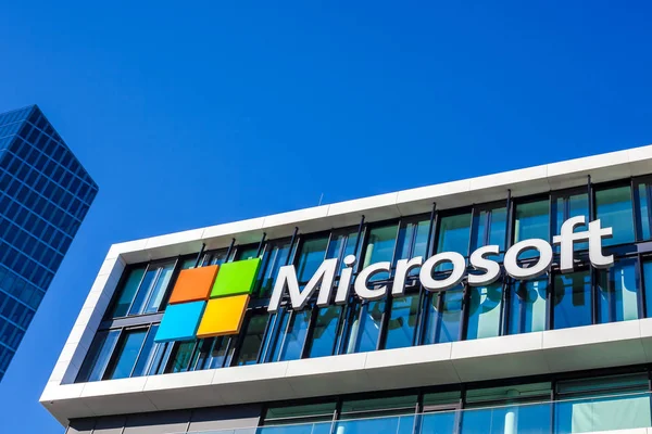 Logo Microsoft presso l'edificio degli uffici, Monaco di Baviera Germania — Foto Stock