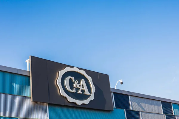 C & A масового моді роздрібна одяг магазин логотип — стокове фото