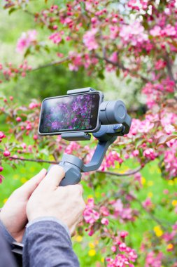 Blogger smartphone cep telefonu ile çekim video eller