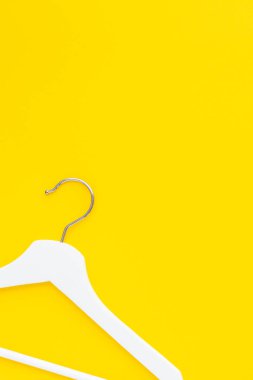 Beyaz askı arka plan kavramı alışveriş Satılık