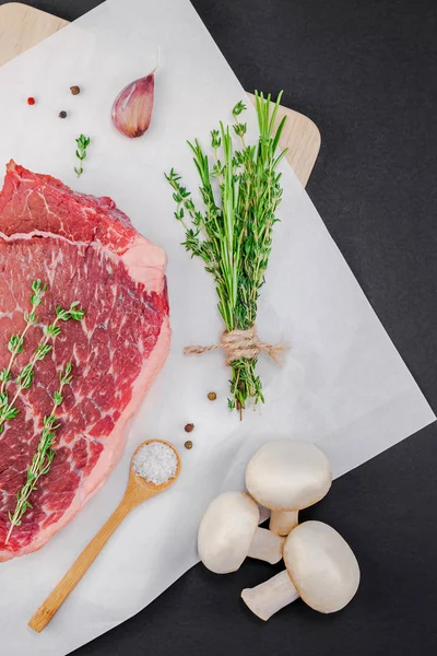 Fresh beef fillet with ingredients in cooking — Stock Photo, Image