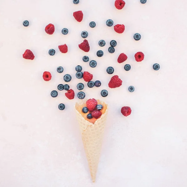 Конус вафельного мороженого — стоковое фото