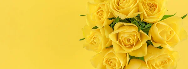 Μπουκέτο με φρέσκα κίτρινα τριαντάφυλλα — Φωτογραφία Αρχείου