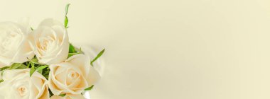 Taze beyaz gül buketi