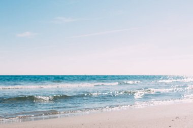 Yaz kum plaj ve deniz kıyısı dalgalar arka plan