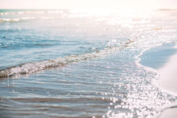 Summer sand beach and seashore waves background — Stock Photo, Image