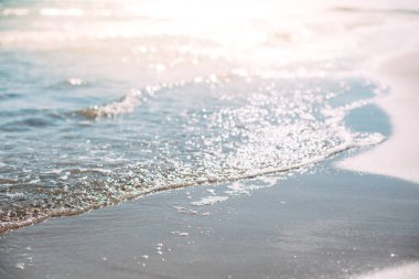 Yaz kum plaj ve deniz kıyısı dalgalar arka plan