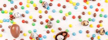 Paskalya kare çikolata yumurta, renkli şekerler