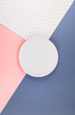 Boş levha mockup ile yeşil tropikal yaprak