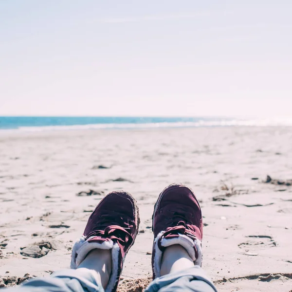 Girl relaxing on sand beach — Stock Photo, Image