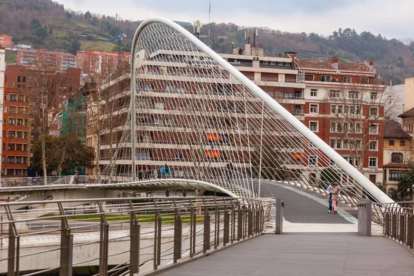 Zubizuri, il Ponte di Campo Volantin, Bilbao, Spagna — Foto Stock