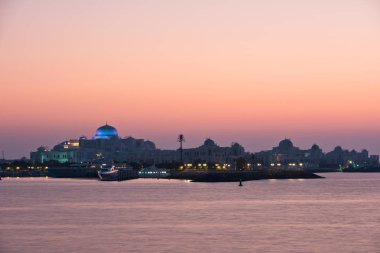 Abu Dabi Bae'deki Laguna ve Başkanlık Sarayı