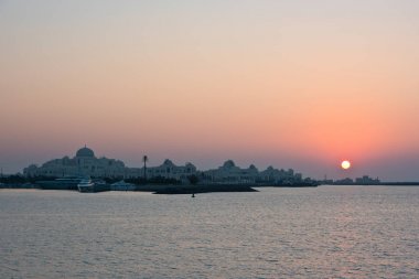 Abu Dabi Bae'deki Laguna ve Başkanlık Sarayı