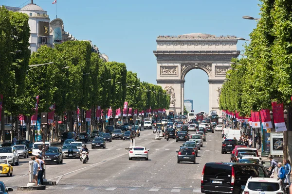 Les Champs-Elysees gata i Paris — Stockfoto