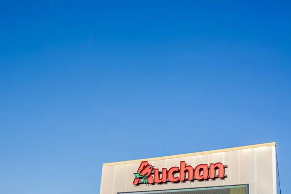 Auchan Supermarket logo at its store building — Stock Photo, Image