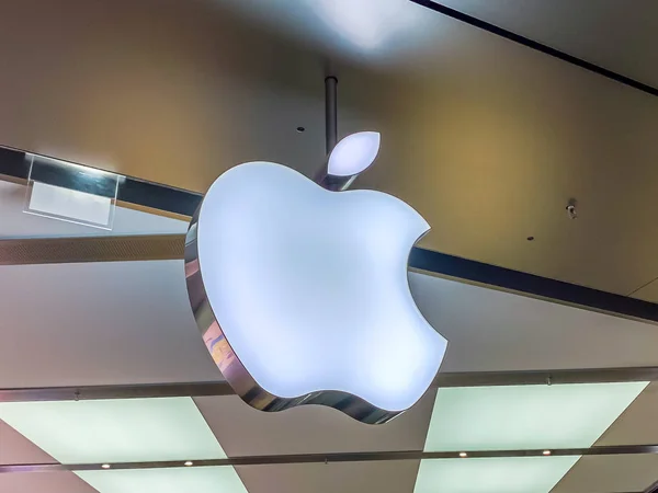 Apple store di pusat perbelanjaan Lyon — Stok Foto