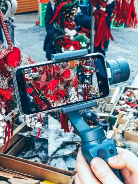 Blogger smartphone cep telefonu ile çekim video eller