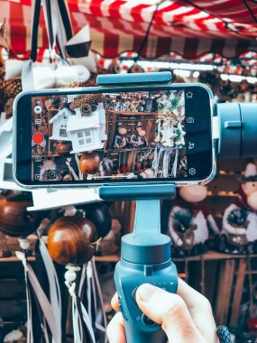 Blogger smartphone cep telefonu ile çekim video eller