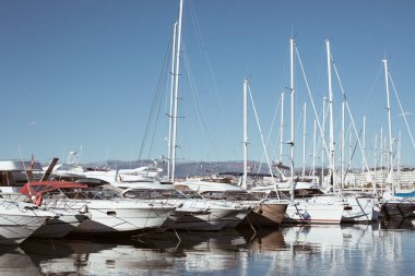 Marina of Cannes, Fransa'da yatların görünümü