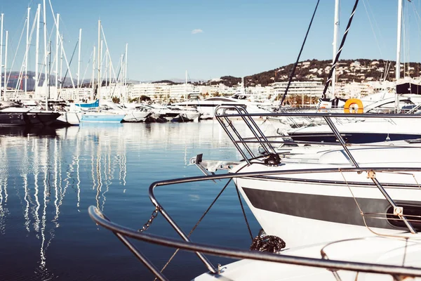 Marina of Cannes, Fransa'da yatların görünümü — Stok fotoğraf