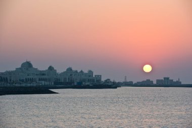 Abu Dabi Bae'deki Laguna ve Başkanlık Sarayı