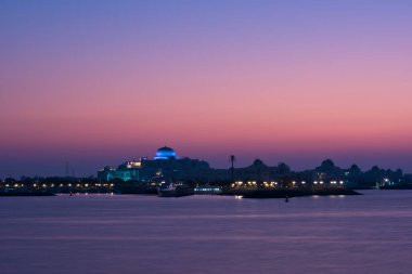 Abu Dabi Bae'deki Laguna ve Başkanlık Sarayı