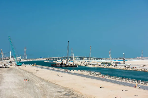 Sitio de construcción en Abu Dhabi, Emiratos Árabes Unidos — Foto de Stock