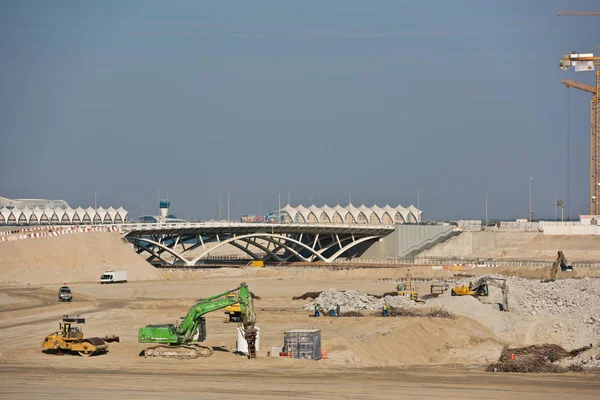 Sitio de construcción en Abu Dhabi, Emiratos Árabes Unidos — Foto de Stock