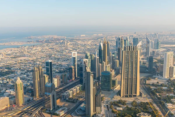 Dubai centrum ochtend scène. Bovenaanzicht — Stockfoto