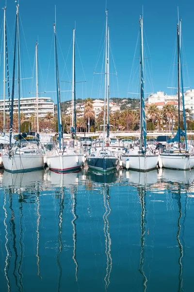 Pohled na jachty v Marině Cannes, Francie — Stock fotografie