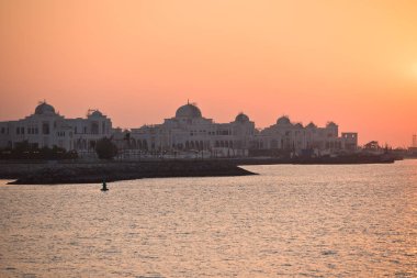 Abu Dabi Bae'deki Laguna ve Başkanlık Sarayı