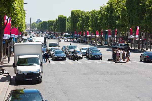 Car road traffic on the street of Paris — Stock Photo, Image