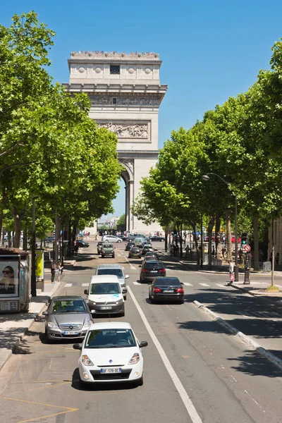 Summer street in Paris — Stock Photo, Image