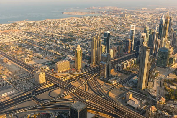 Dubai centrum ochtend scène. Bovenaanzicht — Stockfoto