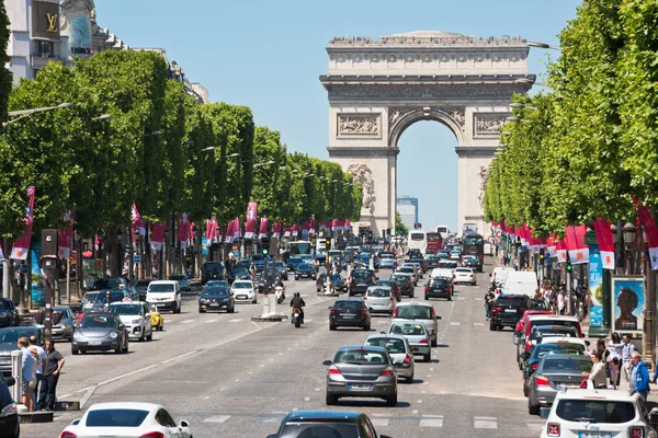 Les Champs-Elysees street in Paris — Stock Photo, Image