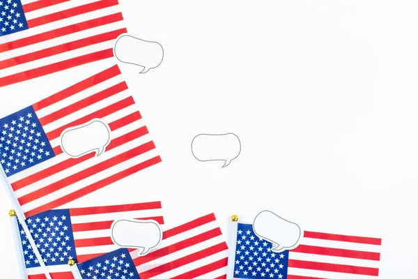 Bandeiras americanas no fundo branco vista superior — Fotografia de Stock