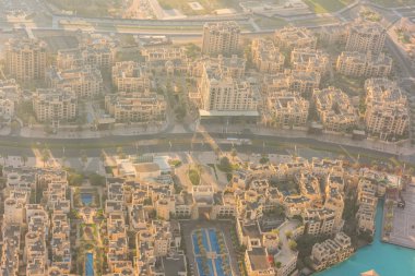 Gün doğumunda Dubai yerleşim bölgeleri