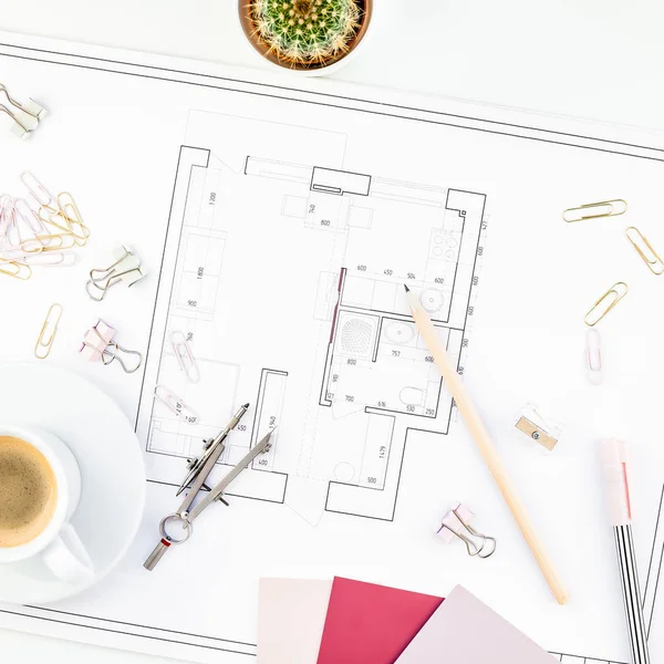 家の計画とインテリア デザイナー テーブル職場 — ストック写真