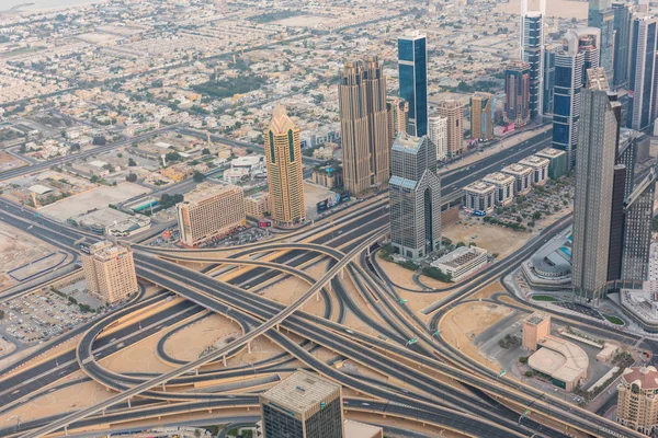 Dubai centrum morgon scen. Ovanifrån — Stockfoto