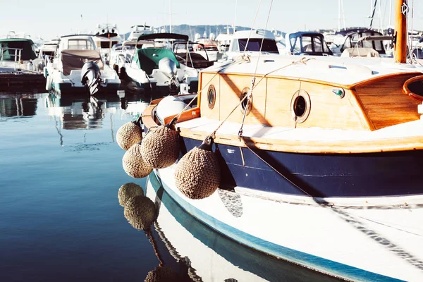 Vista de yates en Marina de Cannes, Francia — Foto de Stock