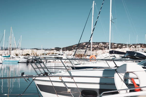 Marina of Cannes, Fransa'da yatların görünümü — Stok fotoğraf