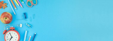 Okul konseptine geri uzun geniş afiş 