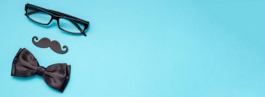 Kağıt bıyıkları erkekler babalar baba konsepti için