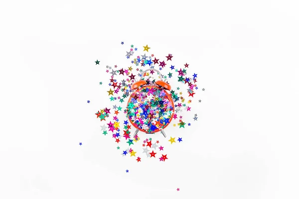 Festlig stjärna konfetti med Red Alarm Clock Concept — Stockfoto