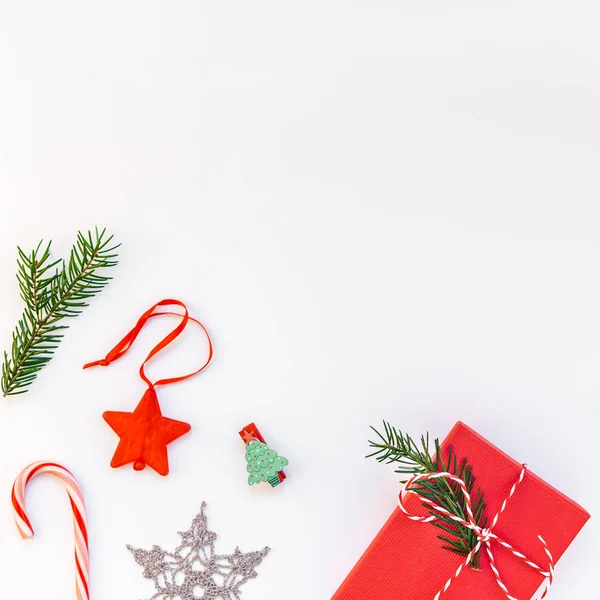 Patrón de decoración de Navidad sobre fondo blanco — Foto de Stock