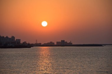 Abu Dabi Bae'deki Laguna ve Başkanlık Sarayı
