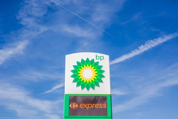 Logo BP na stacji paliw — Zdjęcie stockowe