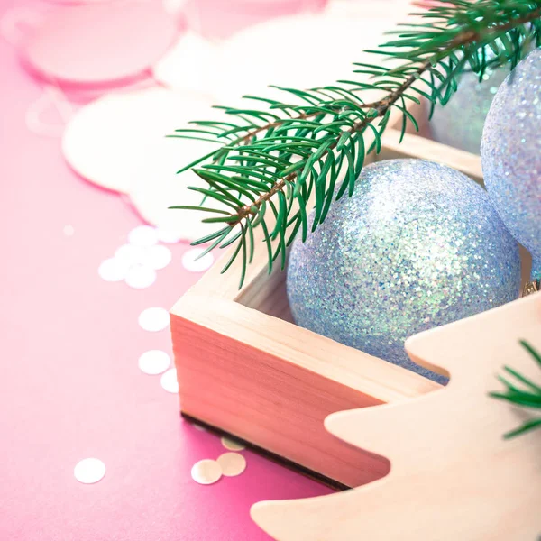 Weihnachten Perle Dekoration Kugeln rosa Hintergrund — Stockfoto