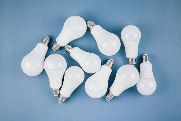 Économie d'énergie et ampoules LED écologiques — Photo